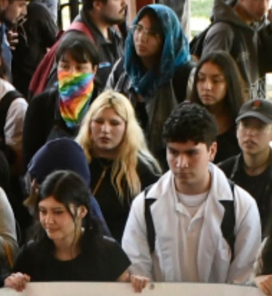 AngelDLaCruz_'s tweet photo. Atención @PDI_CHILE y @GobiernodeChile
Estos son algunos de los Activistas de extrema izquierda que agredieron cobardemente a la ministra de Ciencias Ximena Lincolao en la Universidad Austral. https://t.co/SSJVDKy3ub