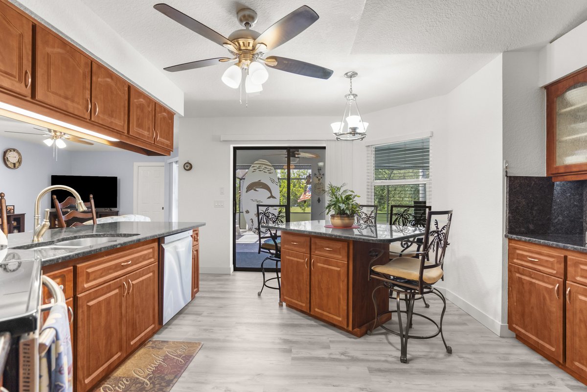 SwooperFl's tweet photo. 🦩 MOTIVATED SELLER — $20K PRICE DROP 🦩

6 Amberjack Ter, Placida FL
Now $499,999 (was $519,999)
2BR/3BA · 2,251sqft · Pool · RV Garage
Renovated Cape Haze, $150K+ upgrades

📞 Kris Thatcher · Flamingo Group · eXp
(941) 525-8700
#FlamingoGroup #PlacidaFL https://t.co/jk3XeehSrk