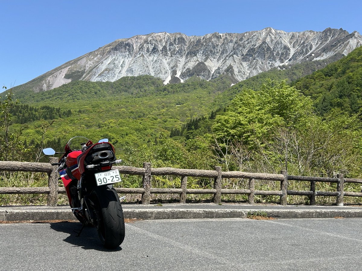 H2SXSE_CBR600RR's tweet photo. 260409 詰んだ😆 ⭐️☔️
来週☂️の行列……仕方ない☝️普段通り『モード3』で安全運転あるのみ😅

＃CBR600RR
＃PC40

晴天下の赤いきつね君（2025/5月） https://t.co/paa0xRsIj9