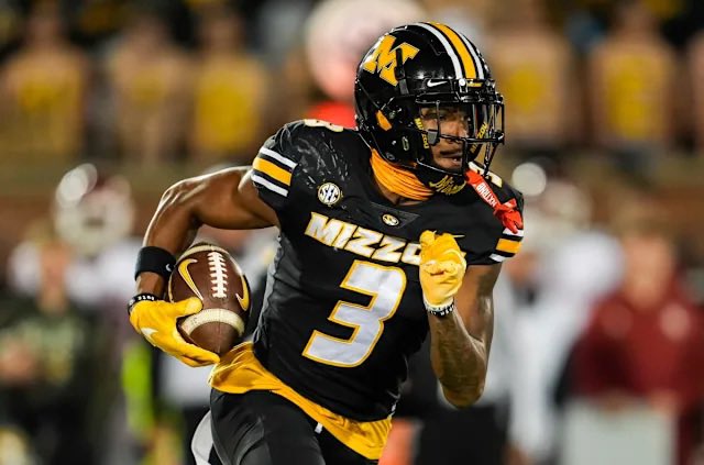 MaddoxWeil's tweet photo. Blessed to receive an offer from the University of Missouri. @NastyWideOuts @Dre_Muhammad @TractionAp @FwBruinsFB @TomLoy247 @AllenTrieu @GregSmithRivals @SWiltfong_ @IndianaPreps https://t.co/TQdR94QsWa