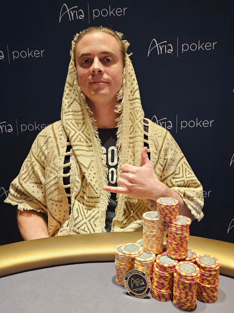 Vegas.hu poker asztali és mobil felületének összehasonlító képe