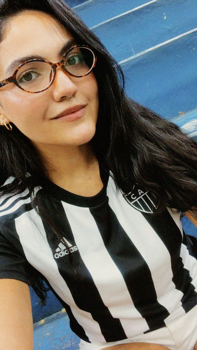 dissianny's tweet photo. Eu não tenho estilo definido, meu estilo é ser uma atleticana gostosa https://t.co/ecPBMdxqgP