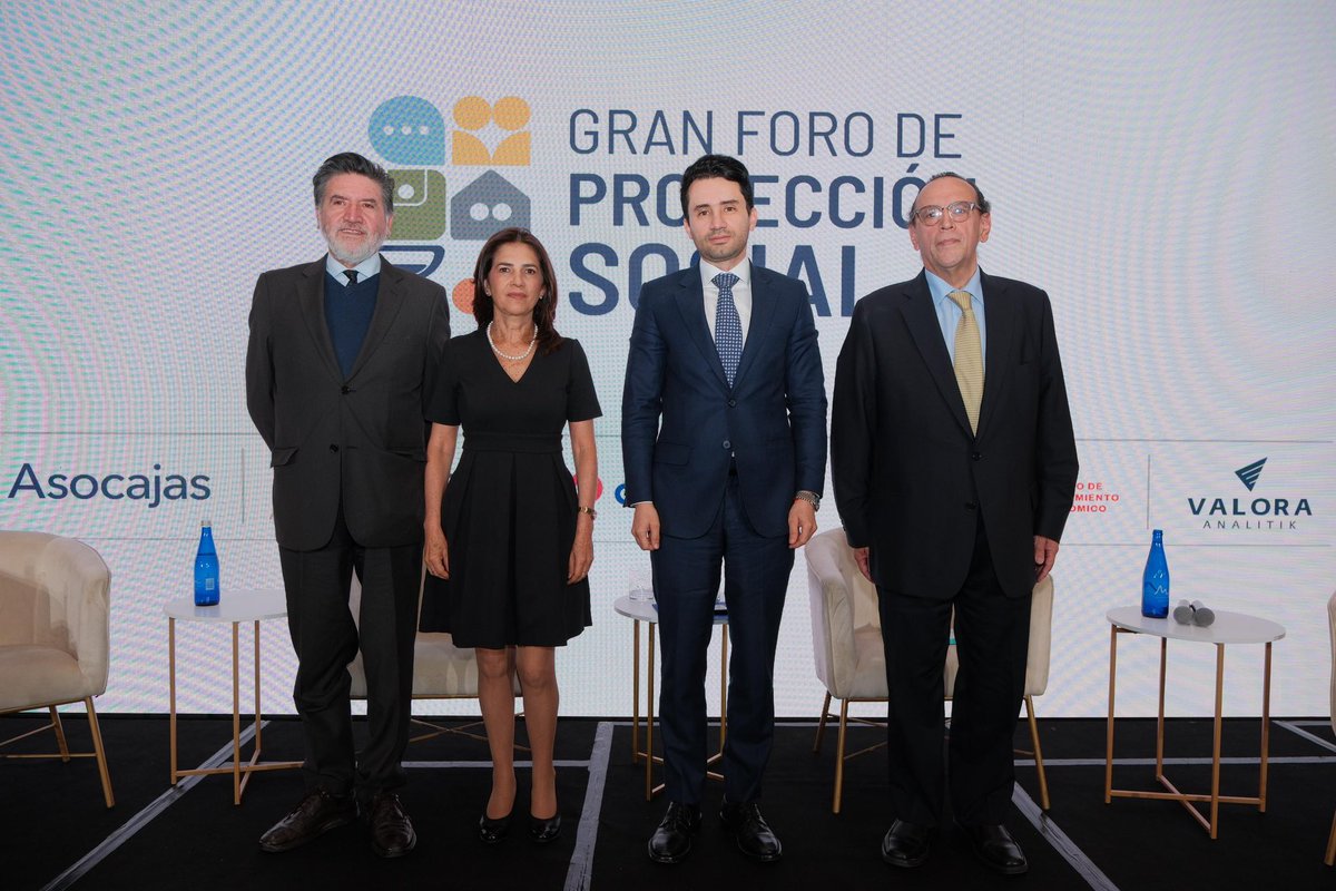 🚨En el marco del #GranForoDeProtecciónSocial de @Asocajas, el contralor delegado para el sector trabajo, David Fernández, señaló que los aportes parafiscales, por su carácter obligatorio y destinación específica, ocupan un lugar especial en el sistema económico y social, y
