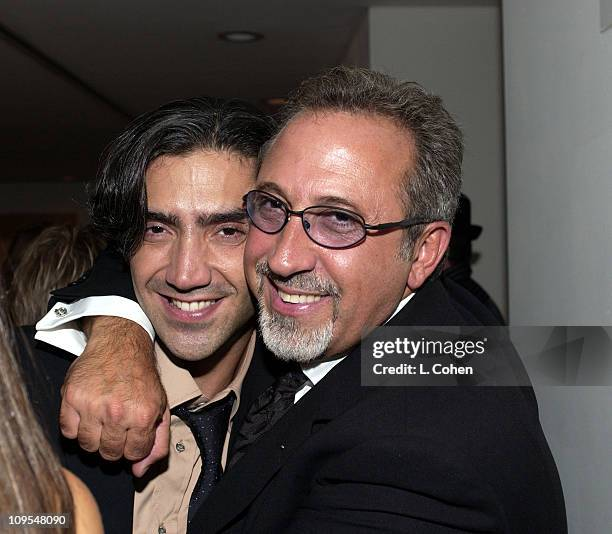 latnpop's tweet photo. Com Alejandro Fernández, cantor de regional e rancheras mexicanas, Emilio Estefan apostou na transição para as baladas, boleros e música romântica. Depois de “Me Estoy Enamorando” (1997), Fernández preferiu voltar ao seu gênero favorito no disco seguinte https://t.co/UtOJdHNwxk