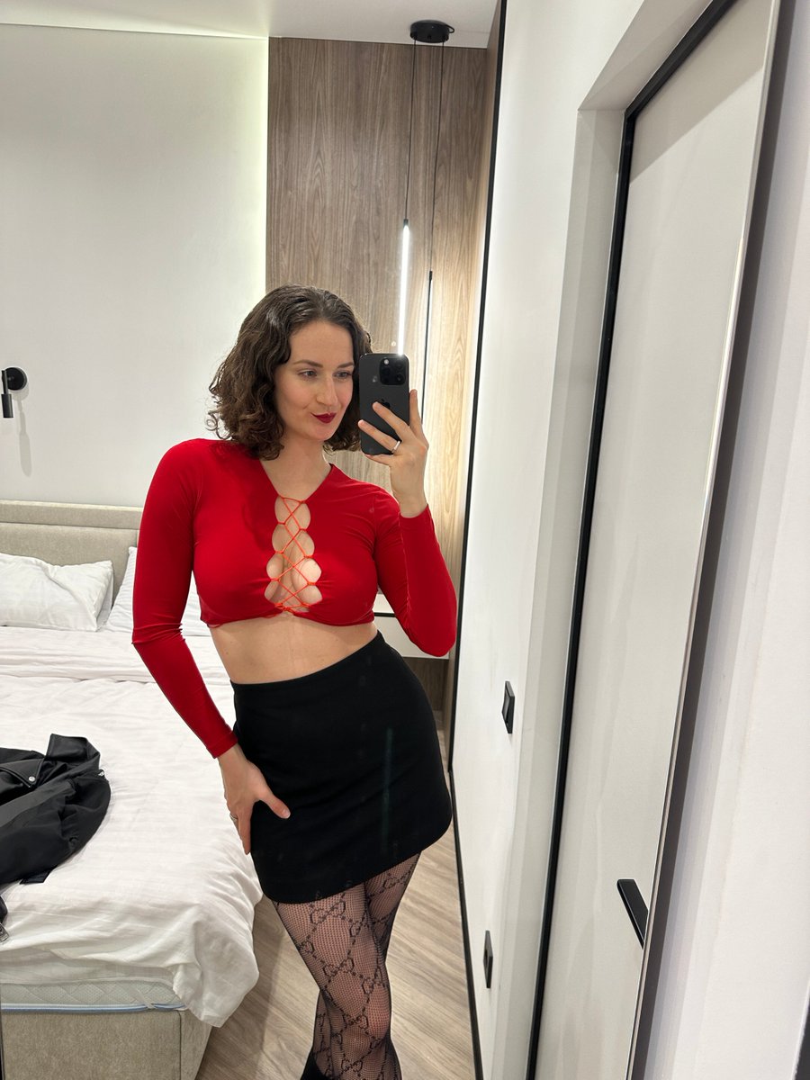 Lady Laura 🕷 tweet media