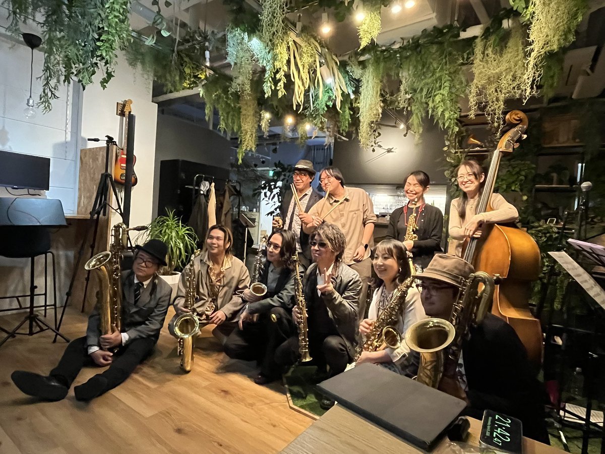 ライブの最後の「ストラスブール／サン・ドニ」セッションに参加しました。
HIBI★Chazz-Kの中に入って演奏出来て、夢のような経験でした✨機会があればまた一緒に演奏したいです🎷
アフターパーティーでは、沢山話をすることもでき、楽しくてあっという間に時間が過ぎました。