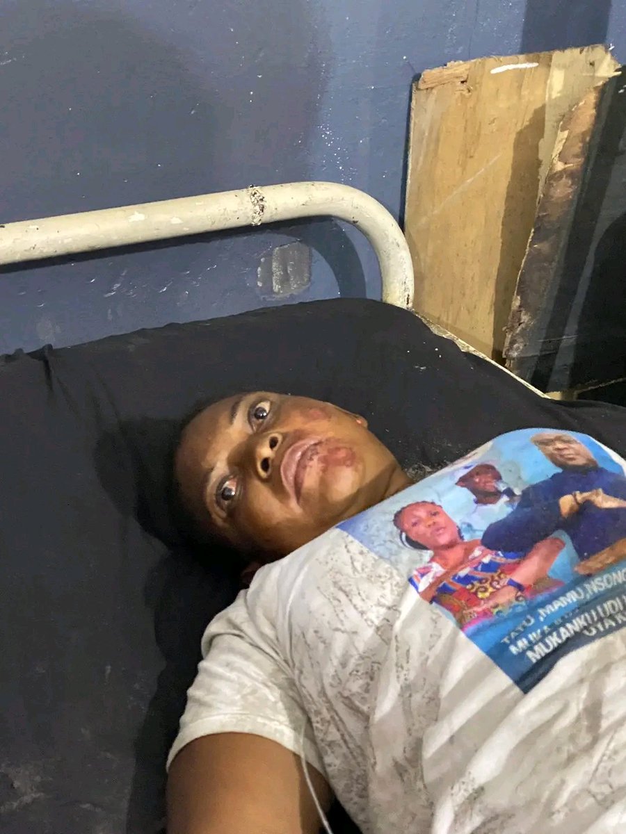 #Urgent : “🚨Une maman a été percutée par un véhicule d’un réseau en RDC, au pont de la rivière N’djili. Elle voulait traverser vers Masina.
Après cela, notre équipe du groupe de presse Tosolola l’a transportée à l’hôpital appelé Centre Médical Nouvelle Alliance.

Adresse :