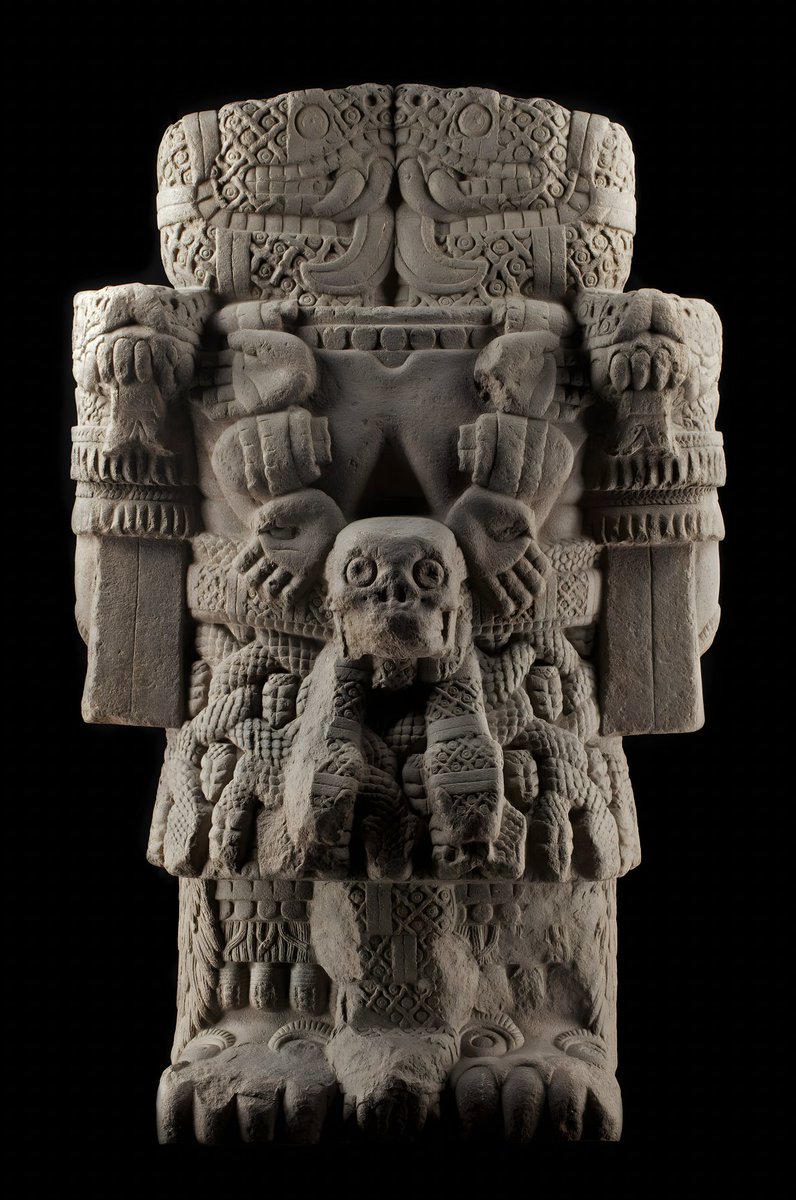 #PiezaDelDía 🐍 Coatlicue

Escultura con la representación mítica de la diosa Coatlicue, representada de pie.

Su cabeza remata en dos cabezas de serpiente encontradas; lleva el pecho desnudo, con los brazos flexionados hacia arriba, las manos terminan en cabezas de serpiente.