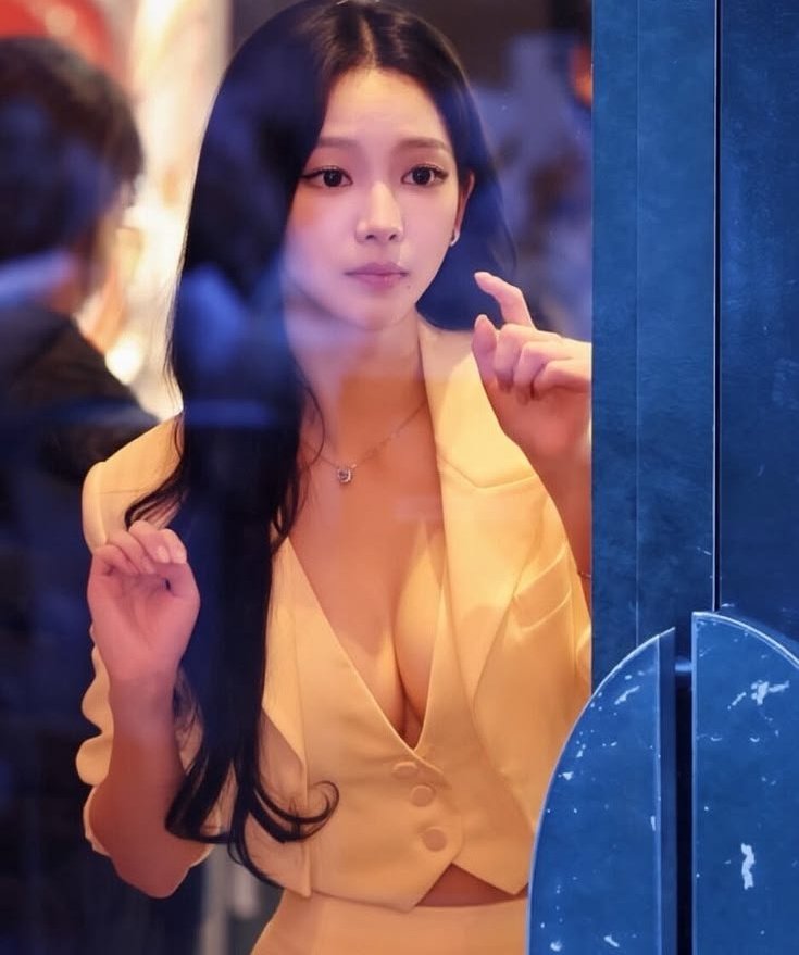 ladyve50's tweet photo. PONAKAN ISTRI
𝘑𝘦𝘯𝘳𝘪𝘯𝘢 🔞  𝘈𝘜 

Dikhianati istri, dipuasin ponakannya

© Lady Ve https://t.co/EKdBmcXR24