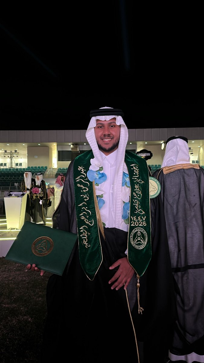 clvx_88's tweet photo. يابعيد وجابك الله 🤍 https://t.co/av8ziiR8cf