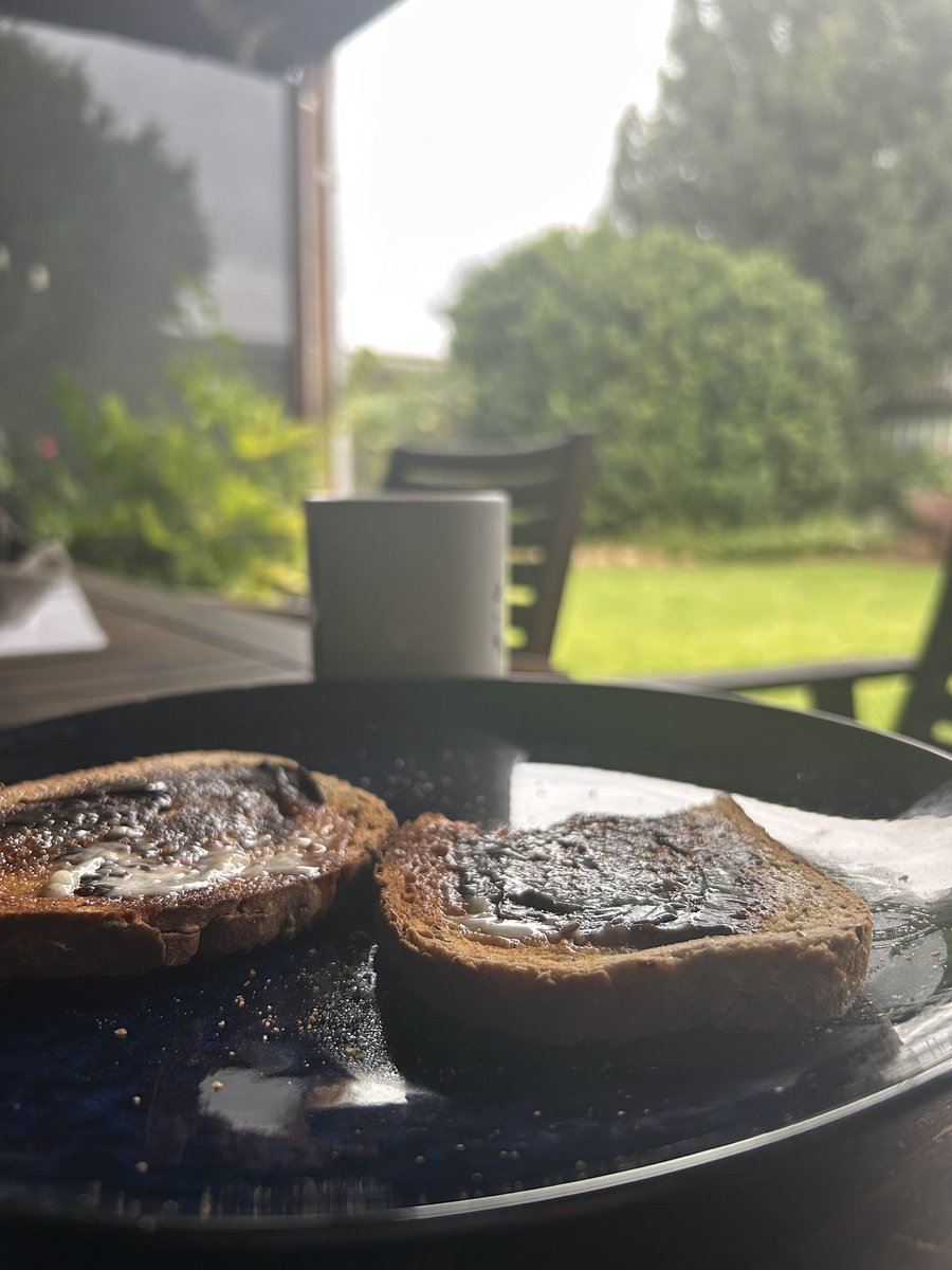 freopics_'s tweet image. It’s so grey and raining here. 
Please rain stay away for an hour or so, 
so we can enjoy training. #adelaide