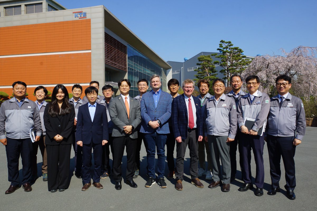 aka_group's tweet photo. AKA Energy Systems has signed an MOU with KTE 🤝

Last week in South Korea 🇰🇷, we met with KTE and formalized the agreement—with Hanwha Ocean also in attendance.

Exploring new opportunities in power &amp; propulsion.

Ahead Of The Current ⚡ https://t.co/zDDHteM32d