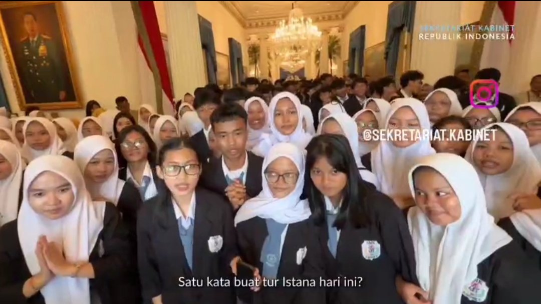 far1si's tweet photo. TERIMAKASIH Bapak Presiden Prabowo Subianto  yg telah memberi kesempatan siswa-siswi sekolah sebagai Generasi Penerus Bangsa untuk boleh mengunjungi Istana Merdeka.

@YandriSusanto 
@SekretariatNegaraRI 
#BPSDMKementerianDesaPDT
#TerimakasihBapakPresiden 
#IstanaMerdeka https://t.co/MBk531zWKJ