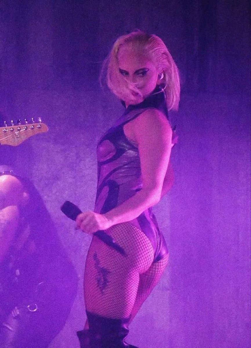 hausofconnor's tweet photo. Don’t you know her ass is famous? https://t.co/GBXOEQzYLB