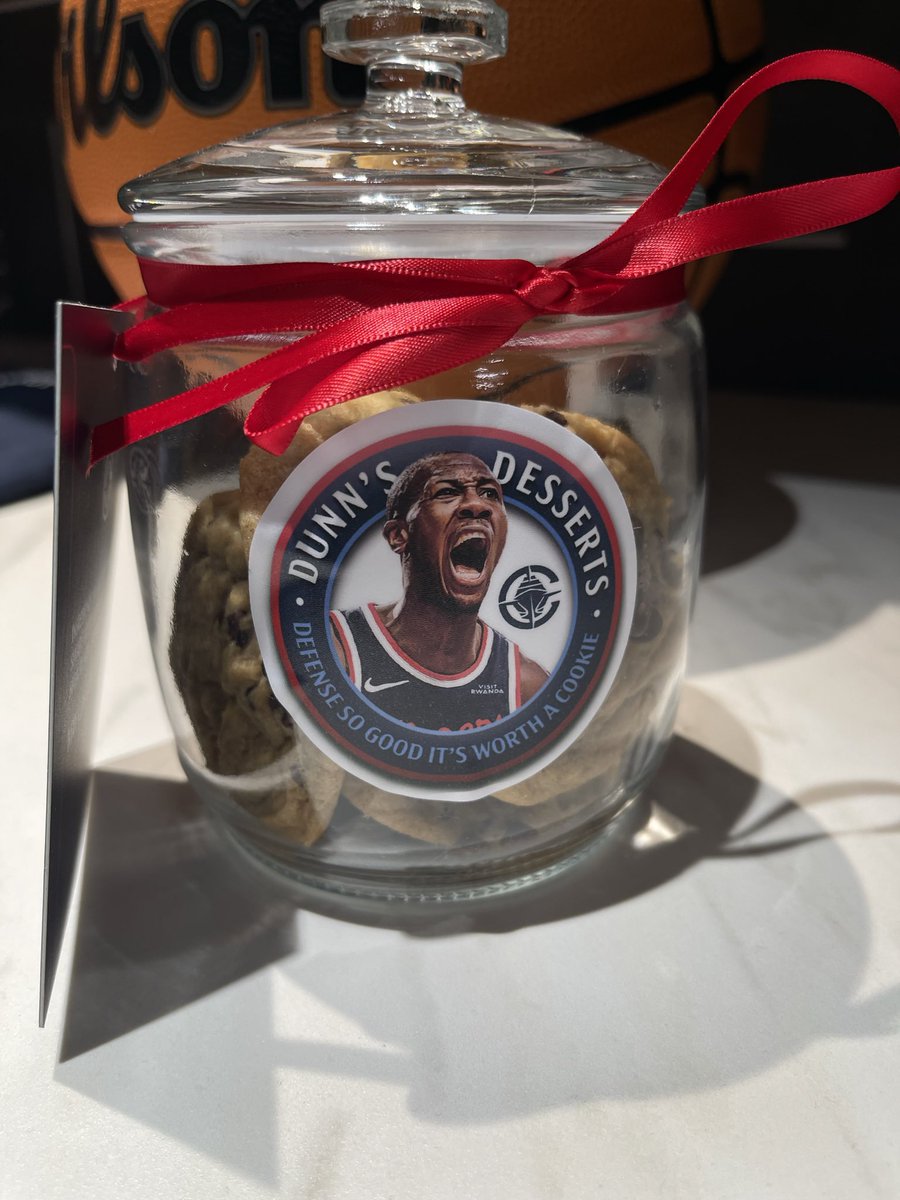 Tomer Azarly tweet media