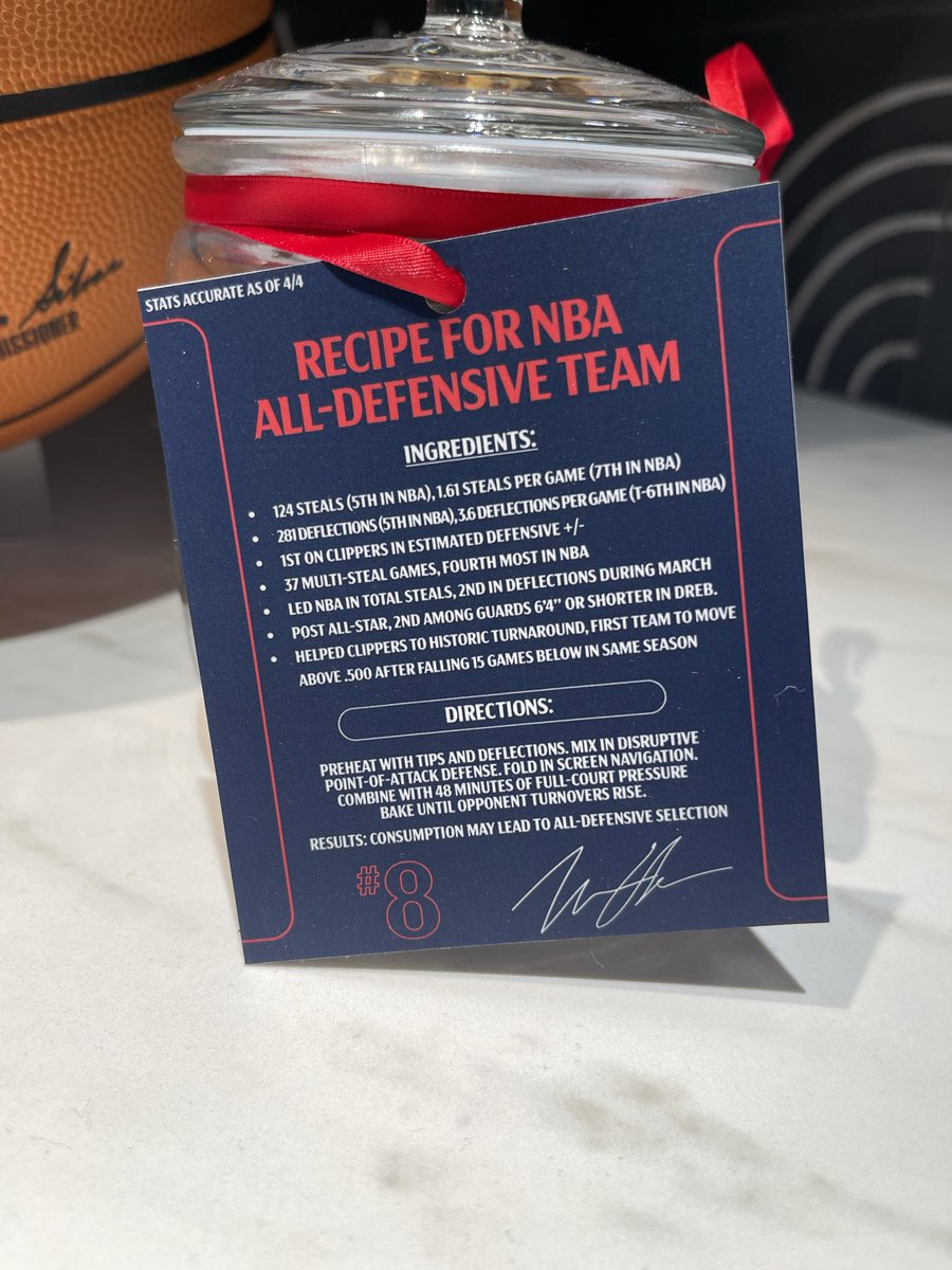 Tomer Azarly tweet media