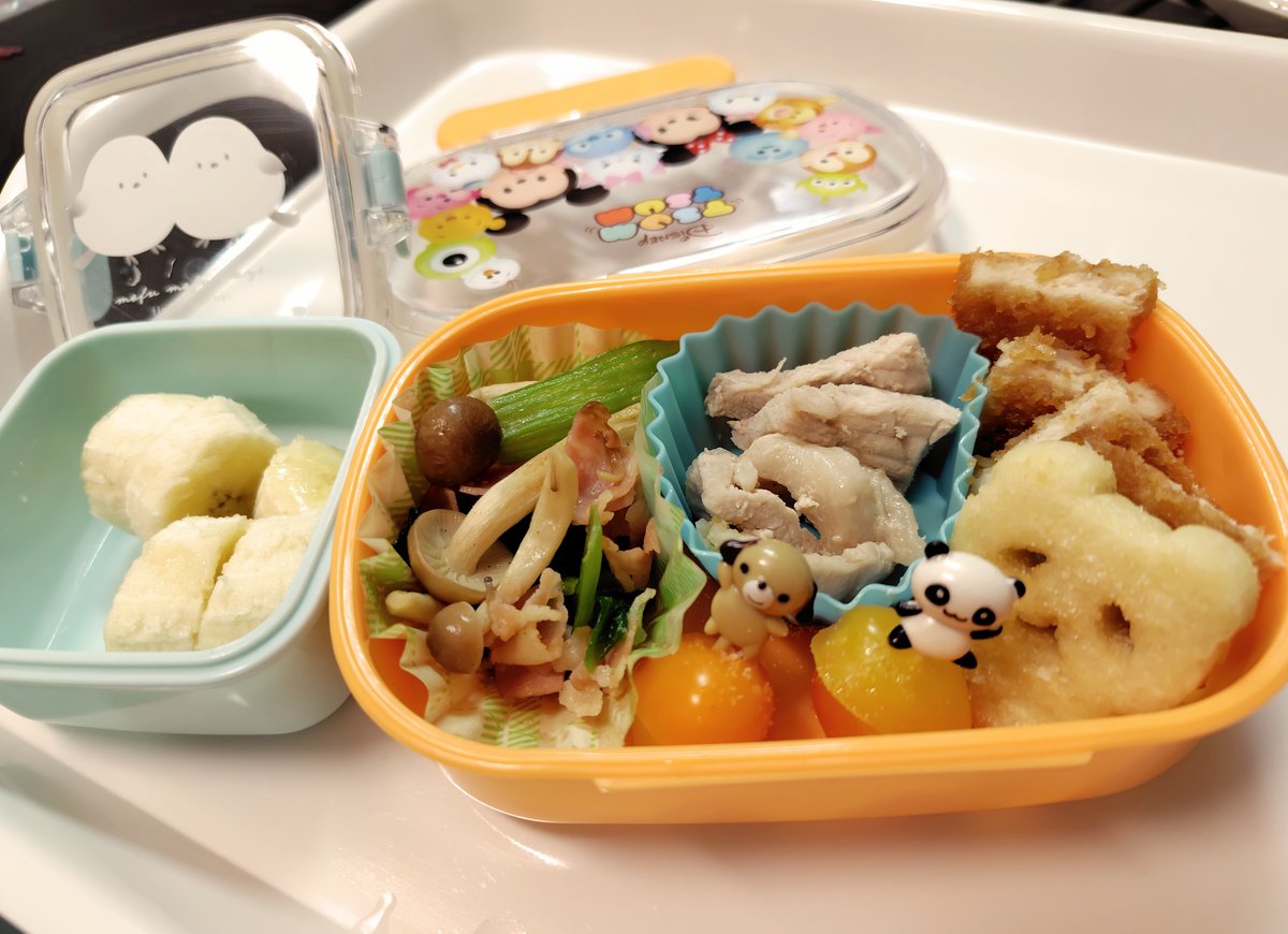 ini_g's tweet photo. 毎朝女児のお弁当を頑張ってるので褒められにきました……（おにぎりもあります） https://t.co/jjctWQj5cW