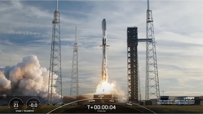 sohan_aham's tweet photo. Roaming exists because networks are local.
Orbit isn’t. 🌍
Starlink Direct-to-Cell powers global signal. 🛰️
Tesla SIM removes the limits.
#TeslaSIM #NoRoaming #FutureInternet #BorderlessSIM #SatelliteNetwork https://t.co/nGvNgTcrTk