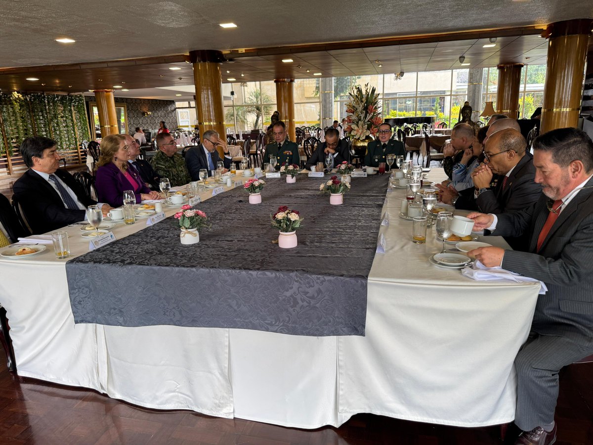 TribunalJPMPCol's tweet photo. El Tribunal Superior Militar y Policial sostuvo un encuentro institucional con los magistrados de la Sala de Casación Penal de la Corte Suprema de Justicia.
Un espacio de diálogo que fortalece los lazos interinstitucionales y reafirma el compromiso con la justicia. https://t.co/39z45safAM