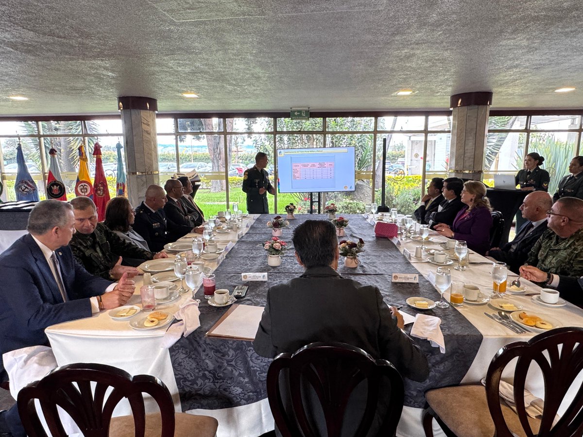 TribunalJPMPCol's tweet photo. El Tribunal Superior Militar y Policial sostuvo un encuentro institucional con los magistrados de la Sala de Casación Penal de la Corte Suprema de Justicia.
Un espacio de diálogo que fortalece los lazos interinstitucionales y reafirma el compromiso con la justicia. https://t.co/39z45safAM