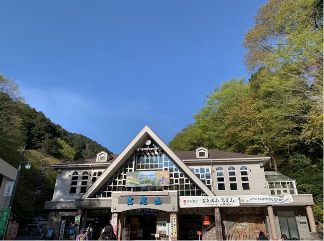 Takao_Tozan's tweet image. おはようございます。
午前９時現在、高尾山麓、ケーブルカー清滝駅、高尾山 駅の天気は「晴」、気温は「11度」です。
ケーブルカー、リフトともに通常通り運行しています。 #高尾山 #ケーブルカー #リフト