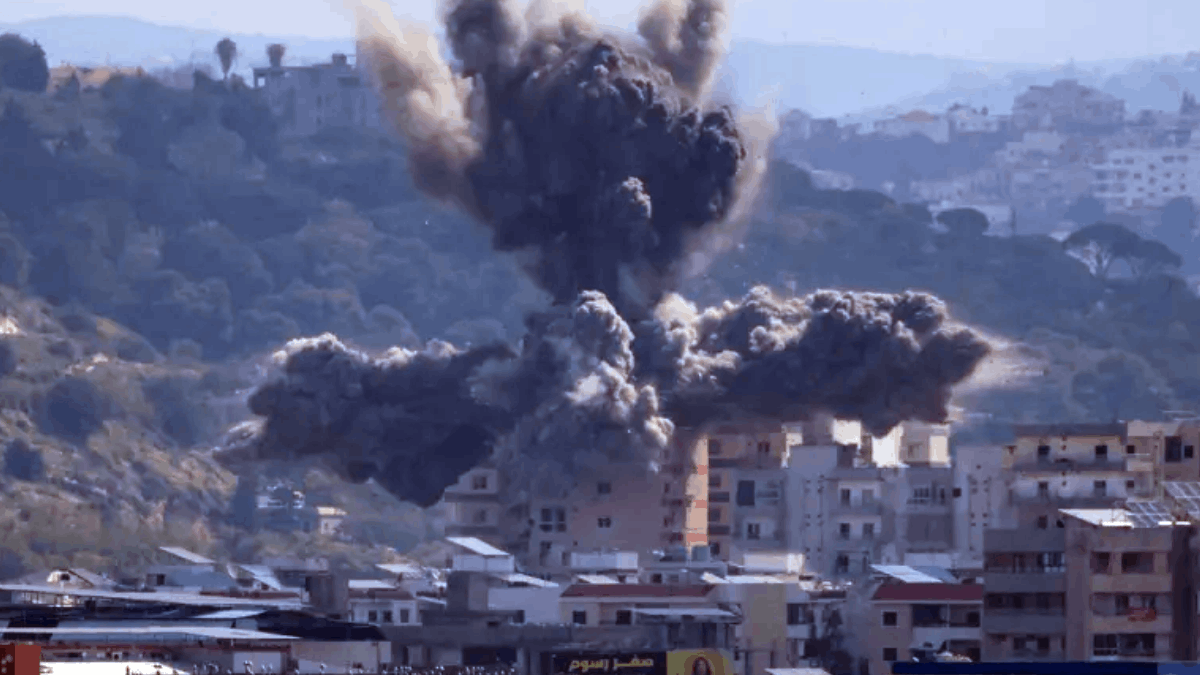 maalaimalar's tweet image. #IsraelAttack | லெபனானை குறிவைத்து கொடூர தாக்குதல் நடத்திய இஸ்ரேல்... 180 பேர் உயிரிழப்பு

maalaimalar.com/news/world/isr…

#Lebanon #MMNews #Maalaimalar