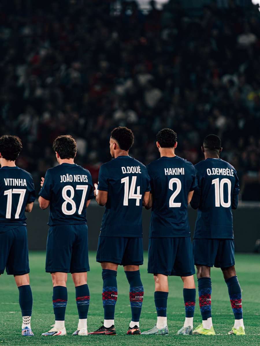 معِيض#بطل اوروبا⭐️ tweet media