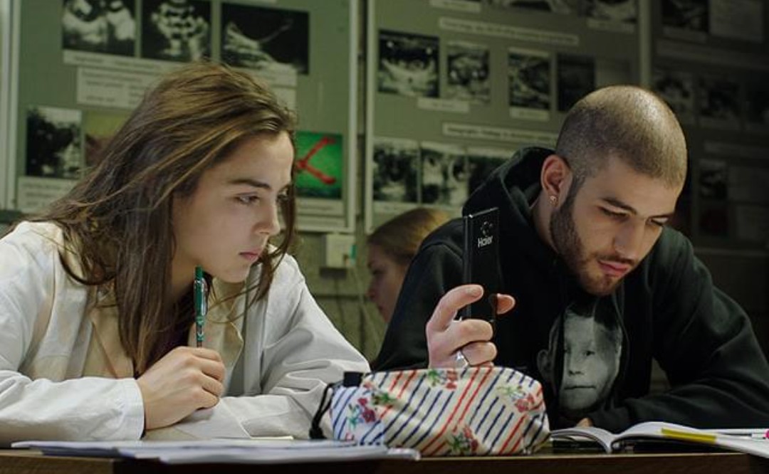 kojikojio0318's tweet image. #RAW 〜少女のめざめ〜
抑圧されていた本能は一度解き放たれるともう元には戻らない。自分の奥底に眠る狂気に気付いた時、恐ろしいのは異常な衝動そのものではなく、それを自分の一部として受け入れてしまうこと。逃れられない宿命が押し寄せるラストは鳥肌ものの衝撃。
#おうちでシネマ 感想その264