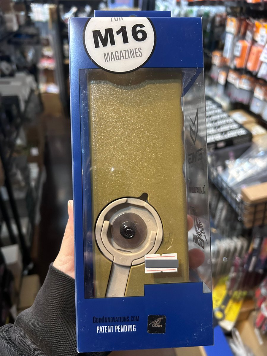 inugami0128's tweet image. #EMG のクルクルスピードローダー🌀
っていう名前ではありませんが
マガジンをセットして、ハンドルを
クルクル回すだけでBB弾を素早く装填！
数秒でいっぱいになります𖤐 ̖́-
中には1600発入りますよ🍀*゜
 #サバゲー  #エアガン #スピードローダー
ms11b2.shop/c-item-detail?…