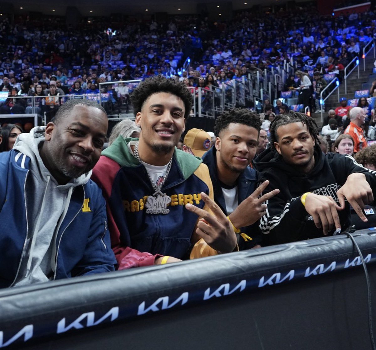 𝔗𝔥𝔢 𝔇𝔢𝔱𝔯𝔬𝔦𝔱 𝔗𝔦𝔪𝔢𝔰 📰 tweet media