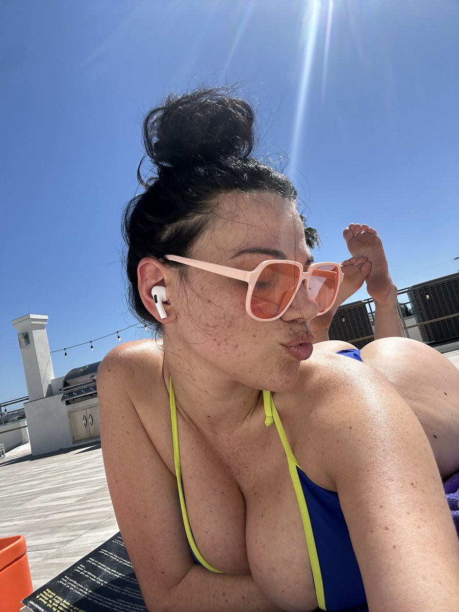 Mona Azar tweet media