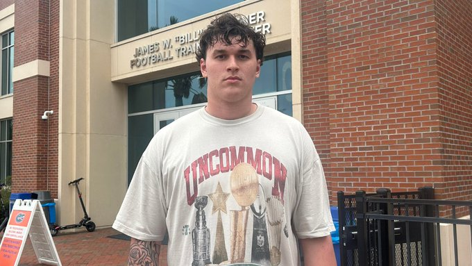 Corey_Bender's tweet photo. 5⭐️ OL Maxwell Hiller to Florida isn’t just a big win…

It’s a program-changer for @CoachJonSumrall's staff 🐊

@GatorsOnline breaks down why the Pennsylvania native is a generational talent in the trenches.

FILM ROOM: https://t.co/0woH3pjure (On3+) https://t.co/NIT5llQqHa
