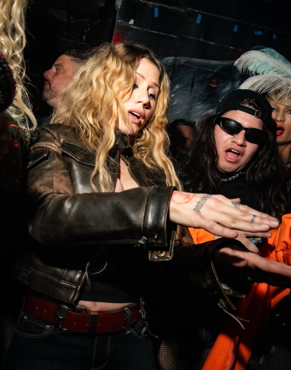 Slayyyter Brasil tweet media