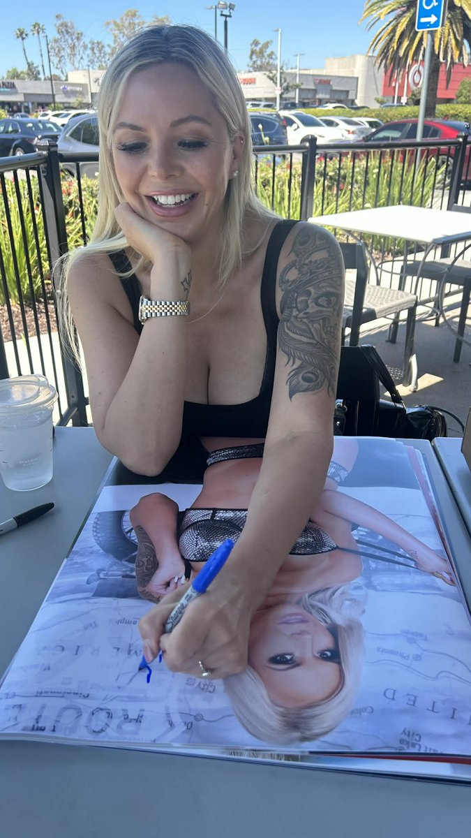 StaliCali's tweet photo. Nina Elle signing complete!!
Nina showed up very friendly  and ready to go! Signing took place in the Los Angeles area, ! All presales will ship by Monday or Tuesday. Dont forget we have last call on Nicole Oring presales. #ninaElle #NicoleOring
https://t.co/9DmvikXoHd https://t.co/45jW2nv9RW