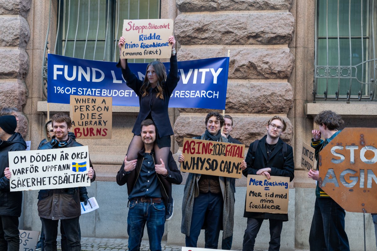 FundLongevity's tweet photo. Today we rallied outside the Swedish Parliament for life extension — and it was incredible!

Thank you to everyone who showed up and made history with us. The movement is real 🙏

Watch the global livestream →
https://t.co/4e1ImN7I8c
#FundLongevity https://t.co/GmIsWCAdcW