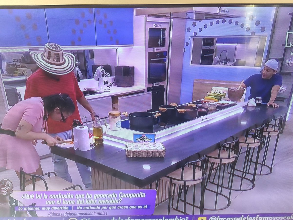 Son y serán la peor plaga de costeños que ha ingresado a esta casa en estas 3 temporadas, son una escoria de seres humanos. Es que no hay comparación con los demás participantes, es que ni Yina llegó a ser tan porquería 

#LaCasaDeLosFamososCol 
#LaCasaDeLosFamososCol3