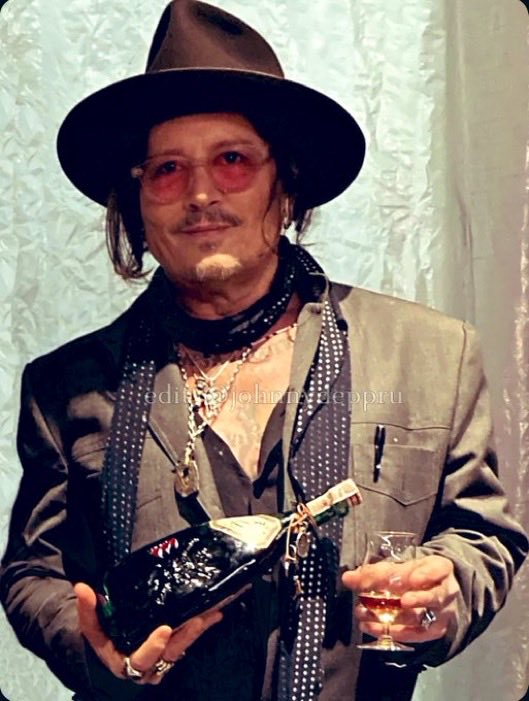 Ellie Schuster ⚖️ 🌟 ☮️ 🕯️🎃 tweet media