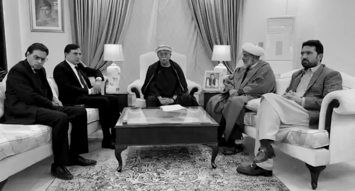 OfficialShehr's tweet photo. ھماری لیڈر شپ https://t.co/DK2FWxHedx