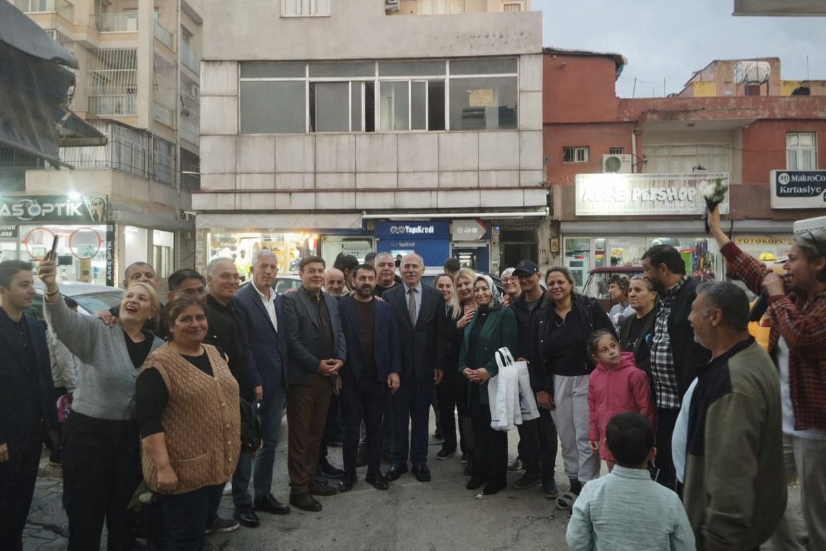 📍Romanlar Günü
Roman mahallelerimizi ziyaret ederek Romanlar Günü’nü kutladık. 🤝🎉
Tüm Roman vatandaşlarımızın bu özel günü kutlu olsun.
<a href="/omerrcelik/">Ömer Çelik</a> <a href="/abuyukgumus/">Ahmet Büyükgümüş</a> <a href="/yahyacelik_/">YAHYA ÇELİK</a> <a href="/ozmehmetemin/">Mehmet Emin Öz</a> <a href="/Tamer_Dagli/">Tamer Dağlı 🇹🇷</a> <a href="/KaramikSunay/">Sunay Karamık</a> <a href="/abdullahdogru01/">Abdullah Doğru</a> <a href="/farukaytek/">Faruk Aytek</a>