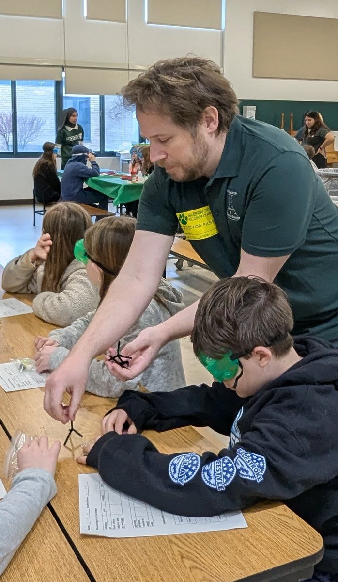 ACSBinghamton's tweet photo. The Chemistry Outreach Program had its last school visit last week teaching Glenwood students how Chemistry can be found in their kitchens!!!  

Thank you to everyone who volunteered last week, we wouldn't be able to do this without you! https://t.co/pSCuwAJHUV