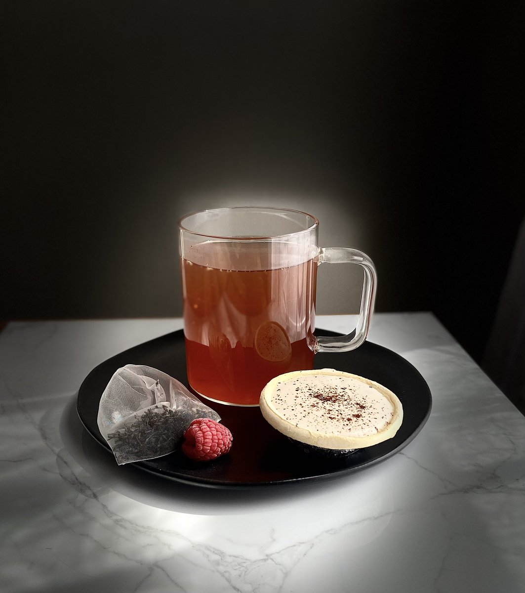 midoriyasourvt's tweet photo. ✨vtubers turned cocktails✨
safe tea room
hibiscus-raspberry black tea • blood orange • espresso syrup • chamomile-honey • espresso egg white tart
congratulations on debut @CapyTreat! ♥️
#CapyArt https://t.co/0om63DB7Kv