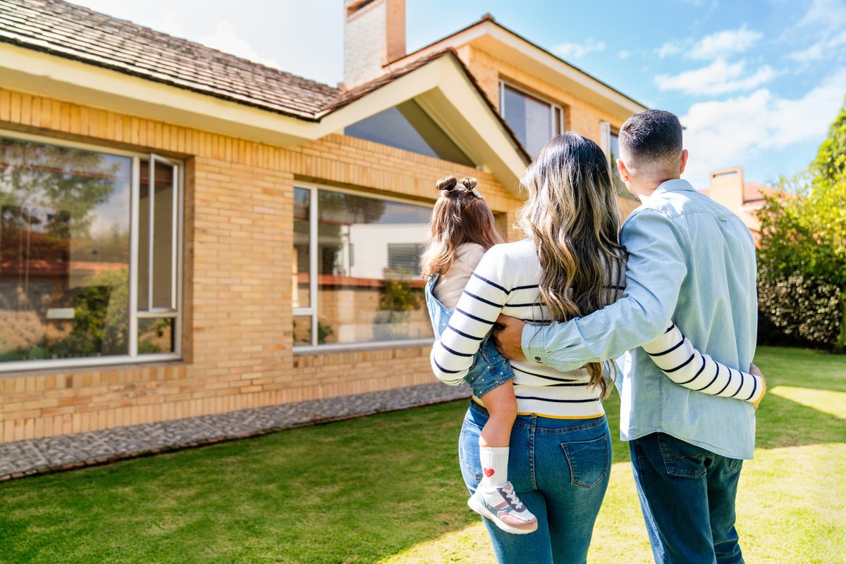 1891Financial's tweet photo. Daffodils, rainbows, robins — for many, the arrival of spring signals growth and new beginnings. And just as birds weave nests to protect their eggs, so do young families who are actively building a strong foundation for their future. 
https://t.co/UYypx8YtnU https://t.co/J3D8q2oJyg