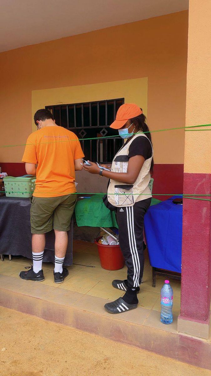 officiel_africa's tweet image. CAMPAGNE DE SANTE A BELABO
Le 28 mars dernier à Belabo dans la région de l'Est Cameroun. une bénévole du PBV d'Africa Hope Refugees prenait part à la campagne de santé organisée par le partenaire santé d'AHR, Ascovime Cameroon.
#AHR
#PBV
#belabo
#campagnesantéascovime