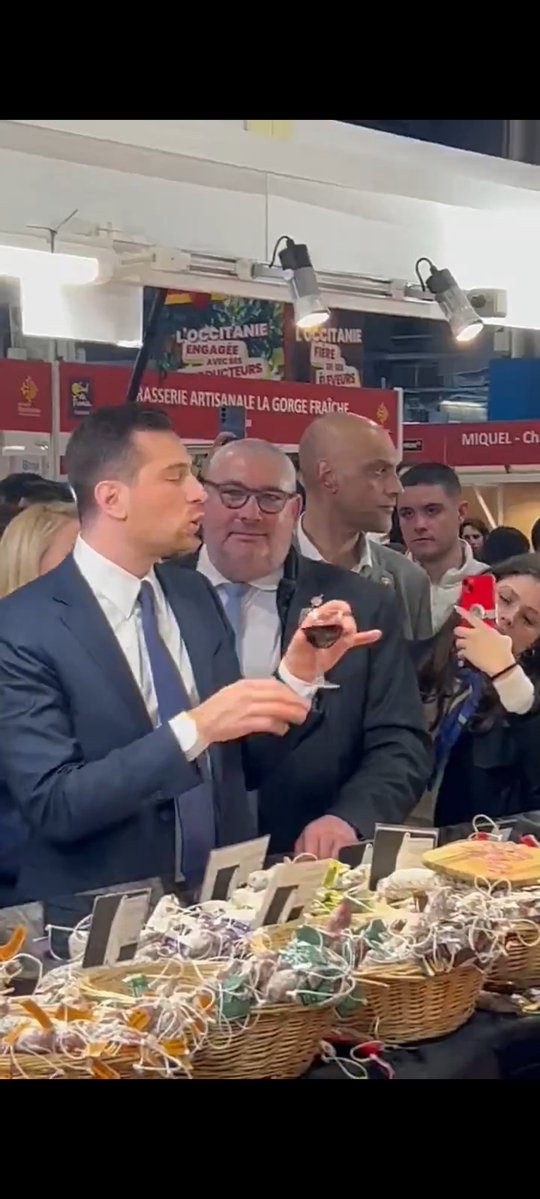 Carla  tweet media