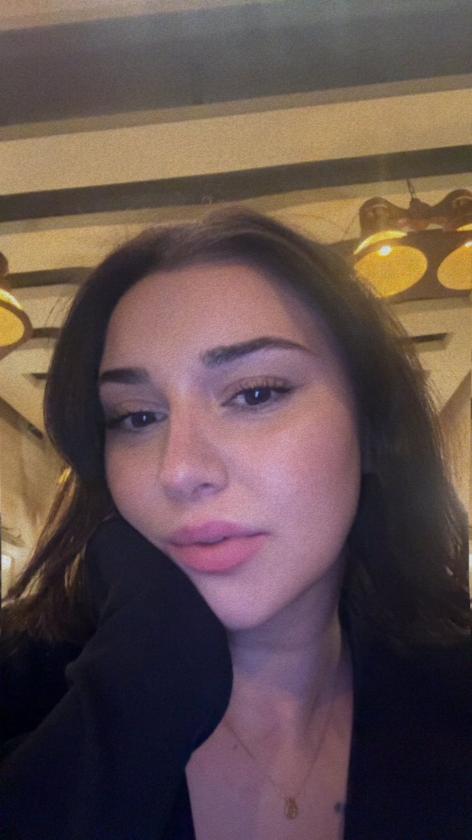 Özge (@ozgeyess) on Twitter photo 