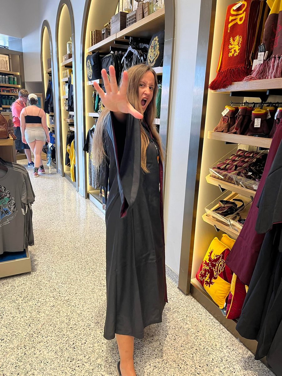 unsettledjd's tweet image. Travel budget:

Flights ✔
Hostels ✔
Food ✔
Souvenirs you definitely didn’t need ✔✔✔
#TravelHumor #Backpacking #UnsettledJD