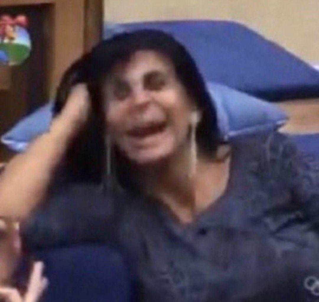ficaram falando que a ana não tava dando apoio a ana foi dar levou várias patadas e foi ignorada eles viram que não ia pegar bem agora tão mandando a ana deixar a milena em paz
