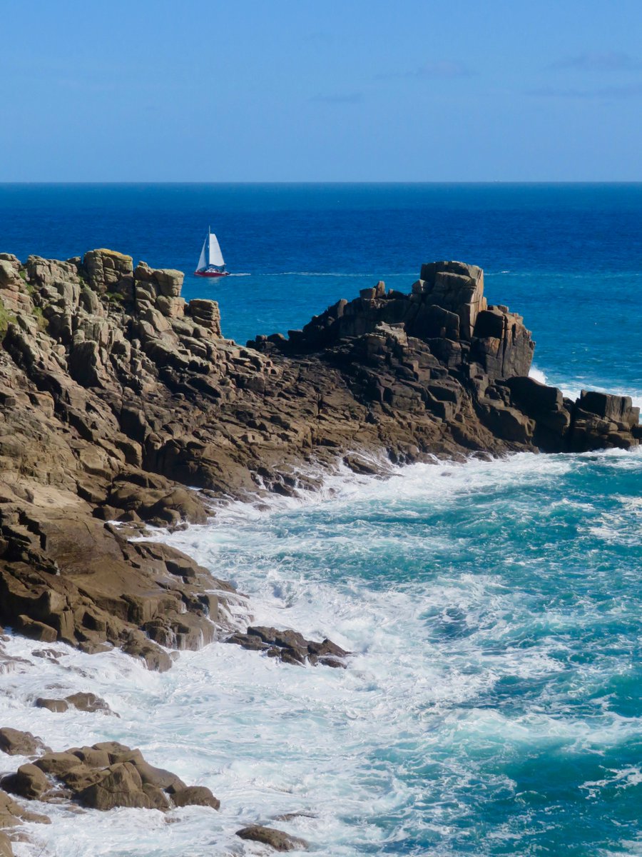 bakrim2000's tweet image. late afternoon walk.
#walking👣 #cornwall