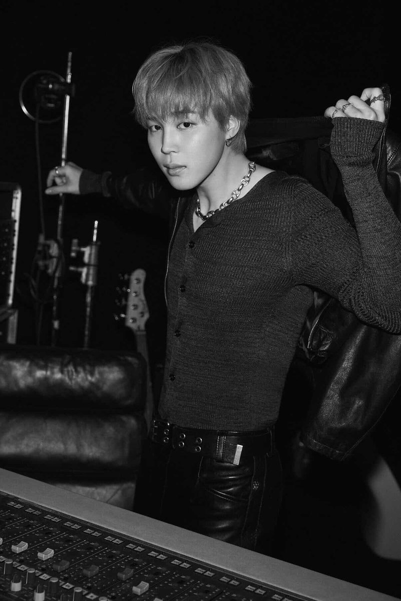 risa IS SEEING BTS tweet media