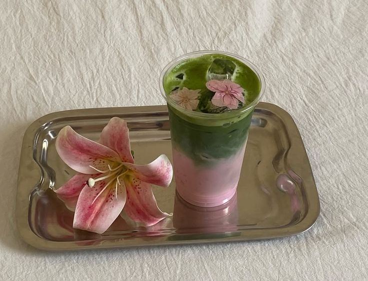 geniuswomanvibe's tweet photo. morning matcha https://t.co/e66XD3sDWS